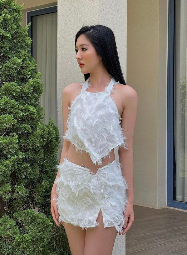 Chia sẻ trên clip YouTube Trai Úc, Hồ Quang Hiếu cho biết, anh và bạn gái mong muốn có con rồi tính đến chuyện kết hôn sau 3 tháng hẹn hò.