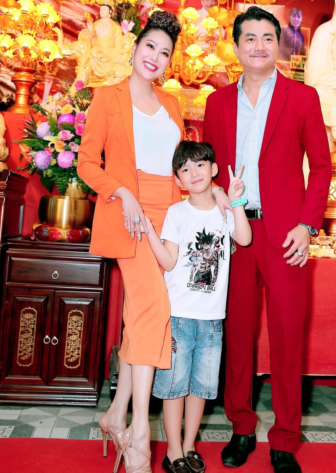 Trong chương trình "Gõ cửa thăm nhà", "nữ hoàng dao kéo" tiết lộ, Phi Thanh Vân và Andy Hoàng chơi chung từ năm 2000. Anh yêu đơn phương rồi "trồng cây si" cô từ đó. Andy Hoàng dành cho cô một tình yêu đẹp và hứa vẫn sẽ chờ cho tới khi nào Phi Thanh Vân nghĩ cả hai có thể quen nhau.