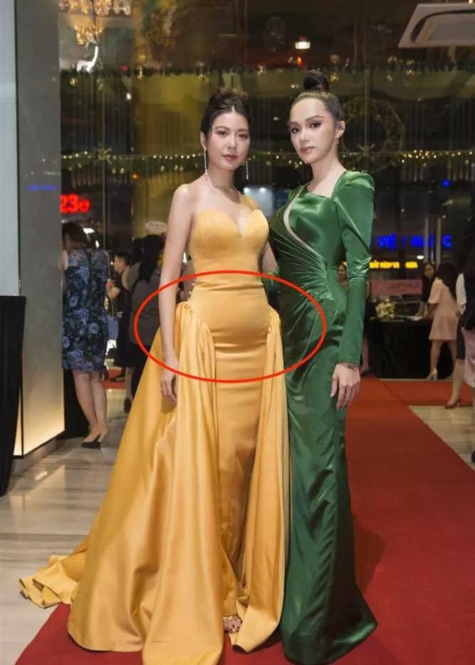Á hậu Thúy Vân cũng chọn nhầm váy đi dự sự kiện khiến cô bị lộ vòng hai không thon gọn. (Ảnh: Vietnamnet)