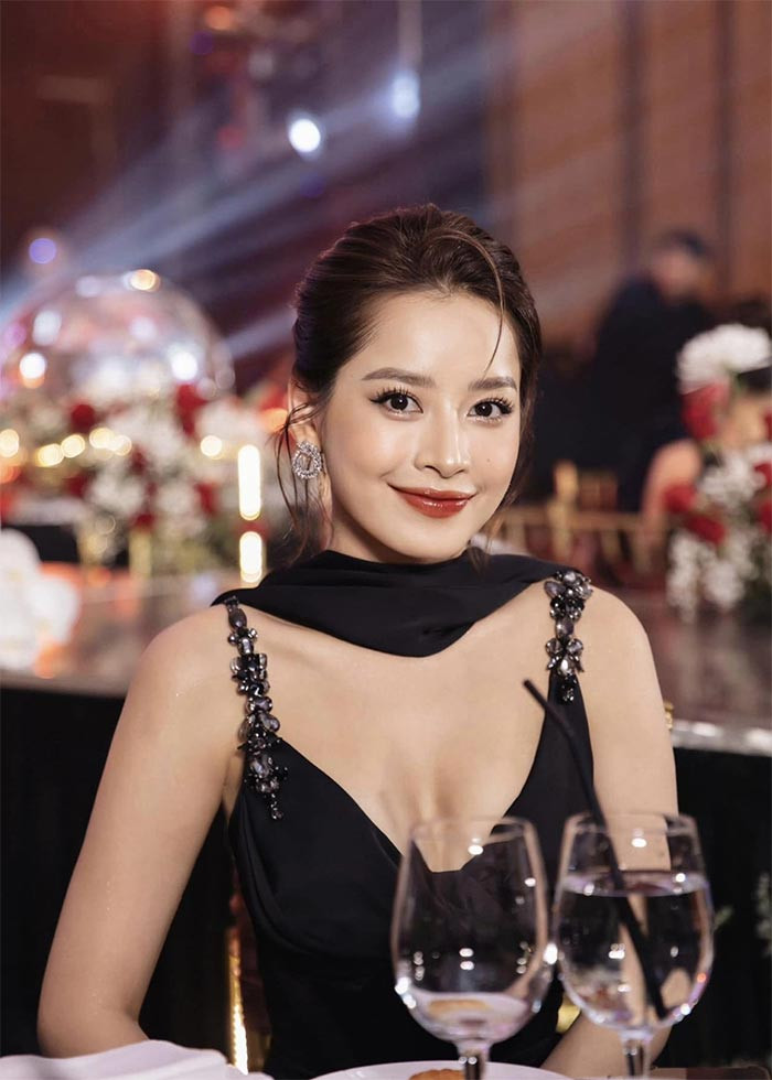 Chi Pu là một hot girl, ca sĩ, diễn viên gây nhiều chú ý nhờ nhan sắc vượt trội. (Ảnh: FBNV)