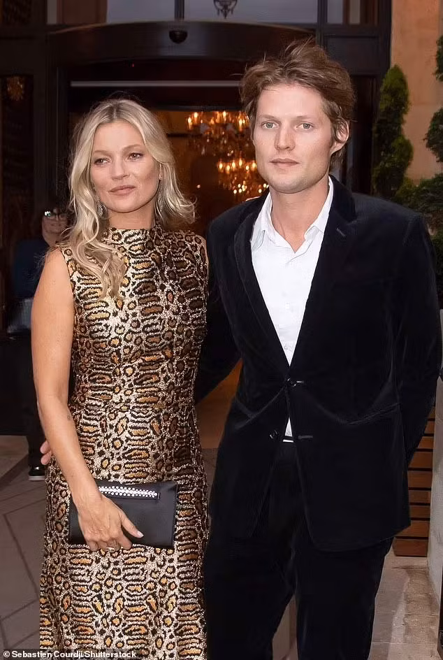 Hiện siêu mẫu Kate Moss đang hạnh phúc bên bạn trai Nikolai von Bismarck - nhiếp ảnh gia 36 tuổi. Hai người hẹn hò từ năm 2015. (Ảnh: Shutterstock)