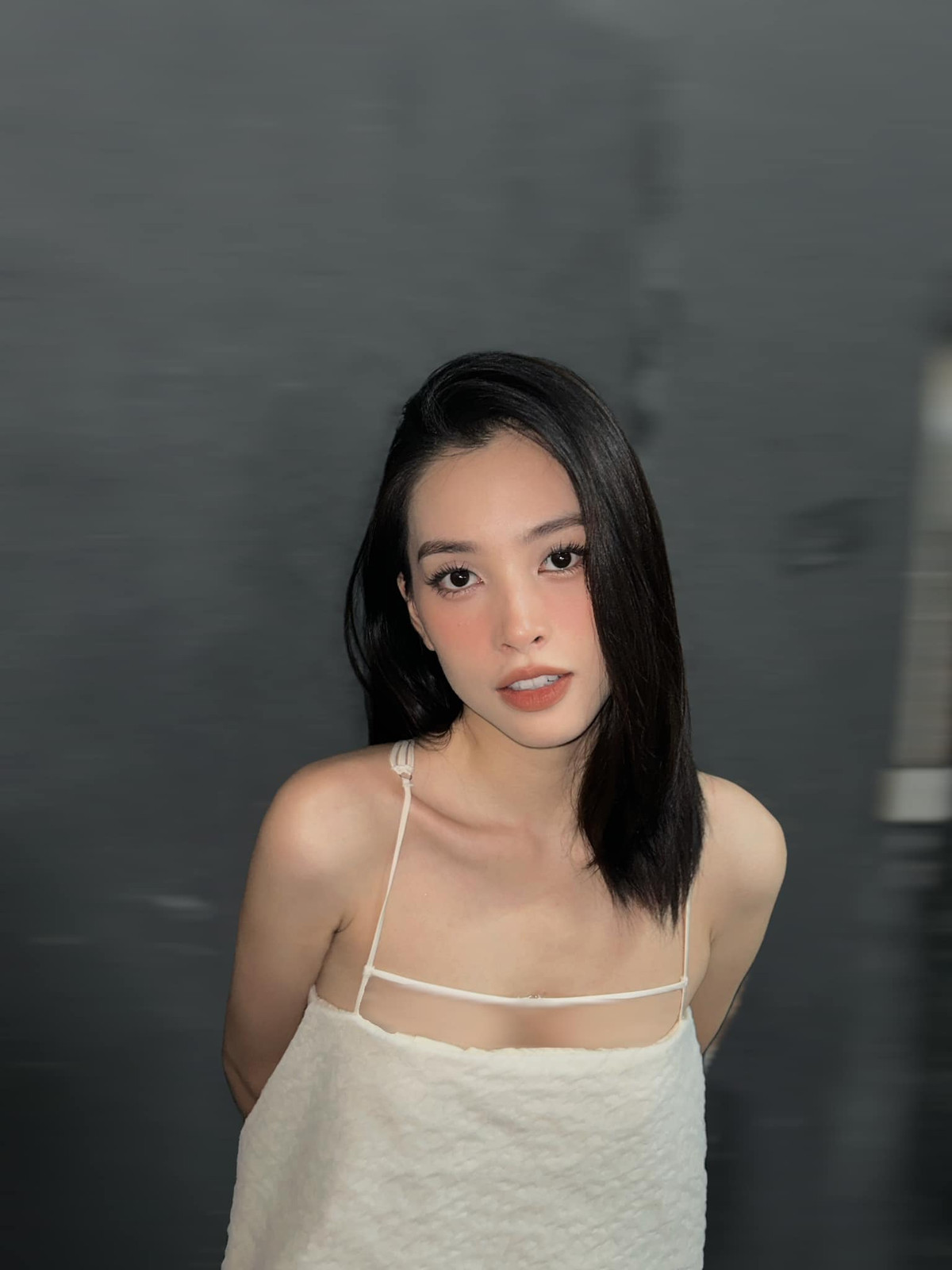 Tiểu Vy theo đuổi phong cách gợi cảm, phóng khoáng.