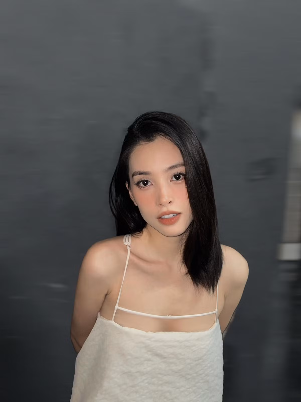 Tiểu Vy theo đuổi phong cách gợi cảm, phóng khoáng.