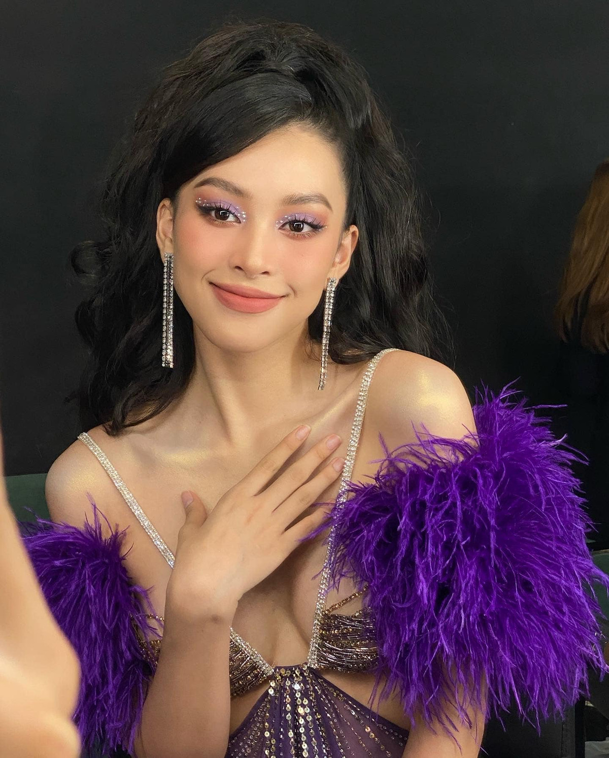 Chăm diện đồ khoe vòng một nhưng Tiểu Vy rất khéo léo che chắn để tránh sự cố "lộ hàng" trong những shot hình hay tham gia sự kiện.