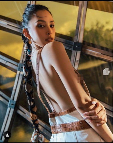 Tự tin với vóc dáng của mình nên mỹ nhân quê Quảng Nam chăm diện đồ gợi cảm, ôm sát, tôn vóc dáng.