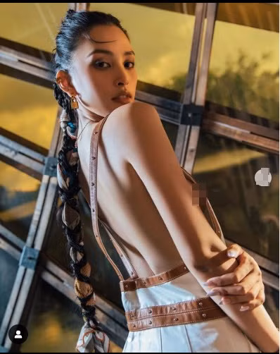 Tự tin với vóc dáng của mình nên mỹ nhân quê Quảng Nam chăm diện đồ gợi cảm, ôm sát, tôn vóc dáng.