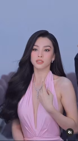 Từ khi đăng quang, nhan sắc của nàng hậu ngày càng "thăng hạng".