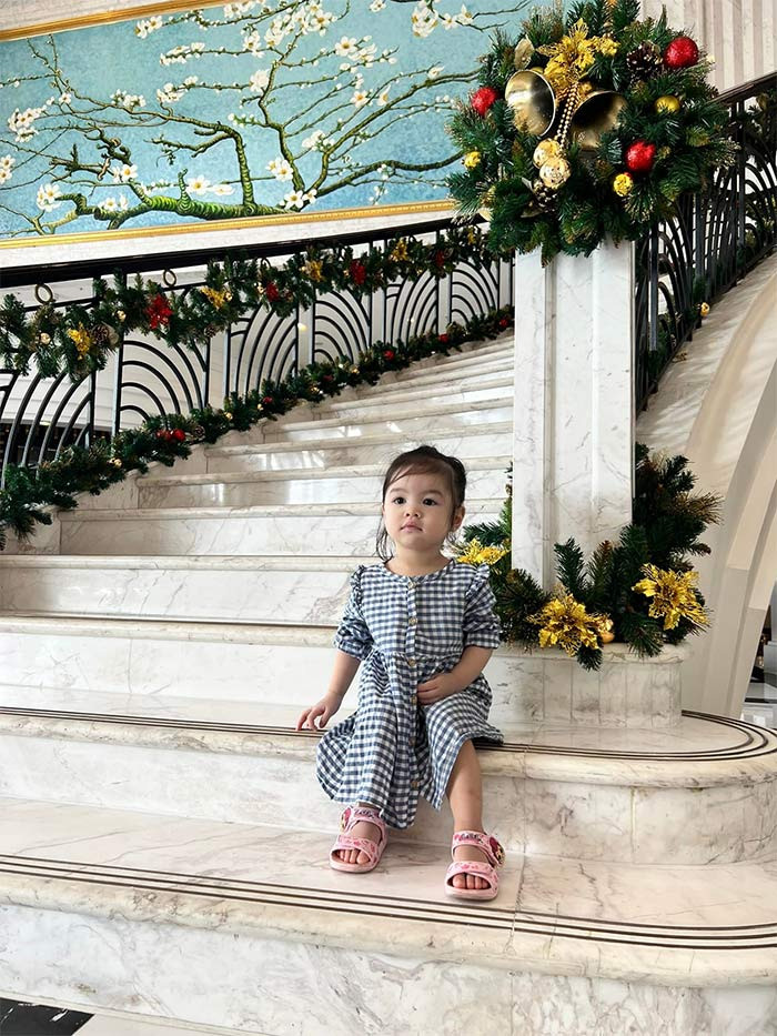 Sau khi ly hôn Trương Ngọc Ánh vào năm 2014, Trần Bảo Sơn rất kín tiếng đời tư và cũng ít khi chia sẻ về con gái thứ hai của anh.