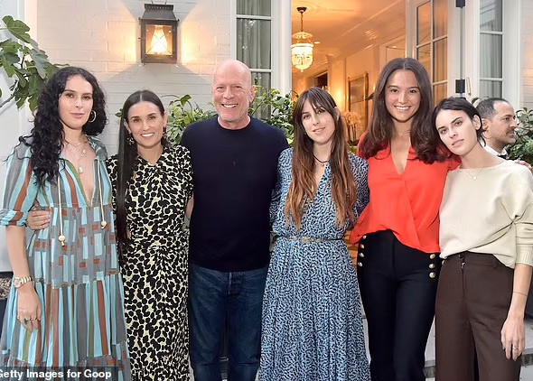 Demi Moore có ba con gái chung với người chồng thứ hai - nam tài tử Bruce Willis. Hai người đã chia tay nhau 13 năm nhưng vẫn giữ mối quan hệ tốt đẹp. (Ảnh: Getty Images)