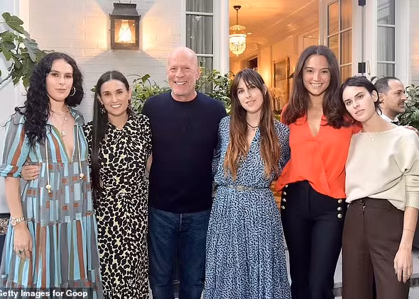 Demi Moore có ba con gái chung với người chồng thứ hai - nam tài tử Bruce Willis. Hai người đã chia tay nhau 13 năm nhưng vẫn giữ mối quan hệ tốt đẹp. (Ảnh: Getty Images)