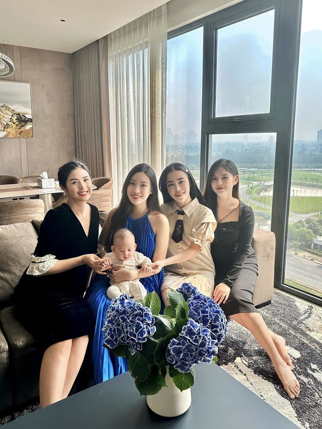 Thời gian mang thai, Đỗ Mỹ Linh thường chọn váy suông để giấu vòng hai.