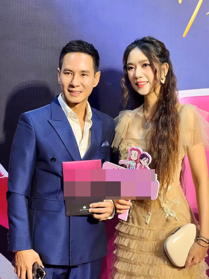 4 con, vo Ly Hai van xinh tuoi, dang nuot phat hon