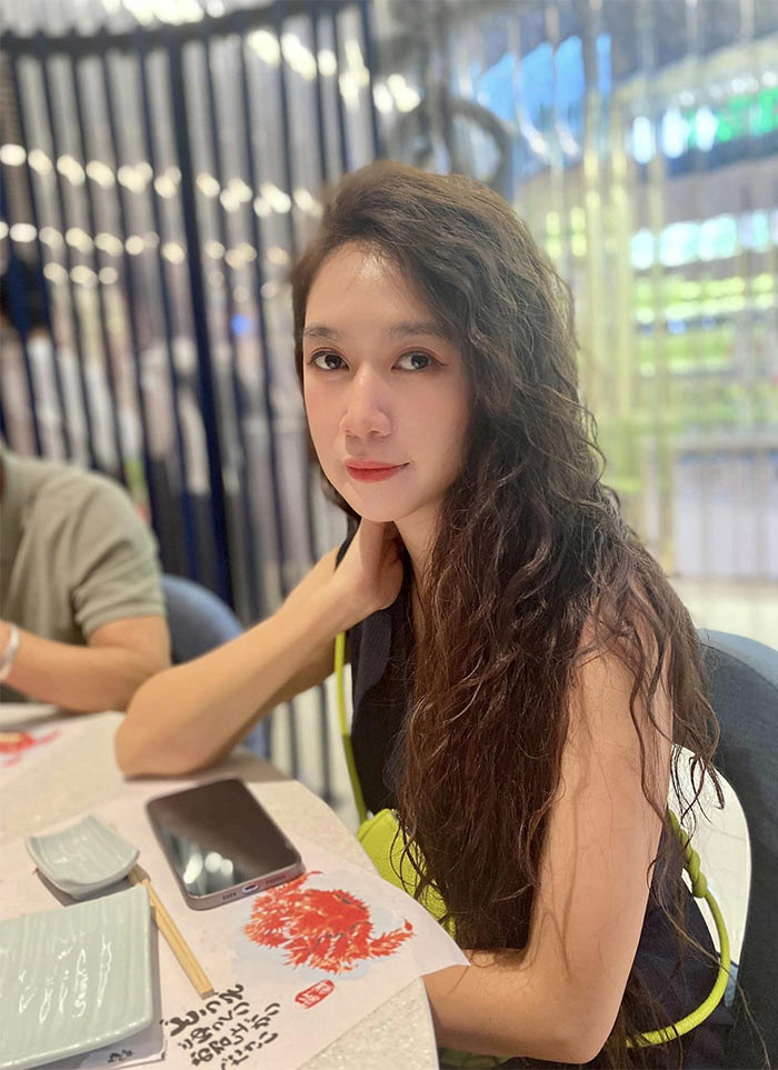 Minh Hà không chỉ khéo chăm con mà còn là cánh tay đắc lực của chồng trong công việc, sự nghiệp.