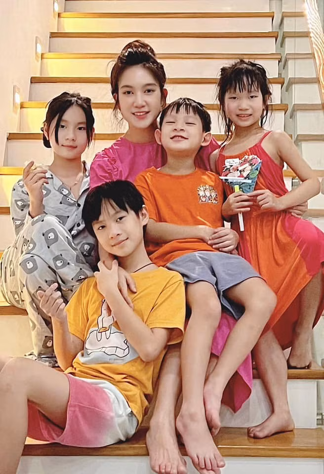 Bà mẹ bốn con ngày càng trẻ trung dù đã ở tuổi 38.