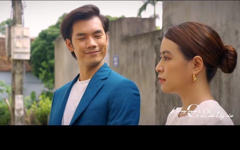 Phong là bạn thân người yêu cũ của Hoàng Yến (Hoàng Thùy Linh) - nữ "tổng tài" ngoài 30 tuổi xinh đẹp và thành đạt nhưng luôn bị gia đình giục chuyện cưới xin. Hai nhân vật của Hoàng Thùy Linh và Nhan Phúc Vinh tình cờ gặp nhau khi bước vào công việc mới và từ đây hứa hẹn nhiều tình huống hài hước.