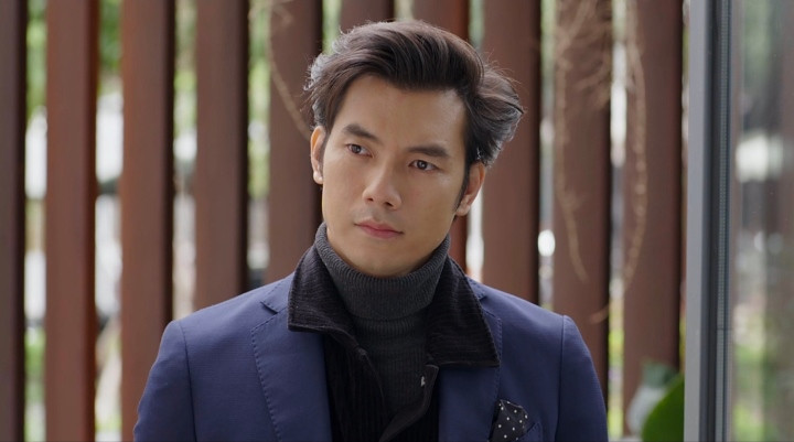 Trước khi "lột xác" với hình ảnh bụi bặm, "trẻ trâu" trong phim mới, Nhan Phúc Vinh từng "đốn tim" fan nữ với những vai "tổng tài" trong các phim: "Tình yêu và tham vọng", "Đừng làm mẹ cáu", "Anh có phải đàn ông không?"...