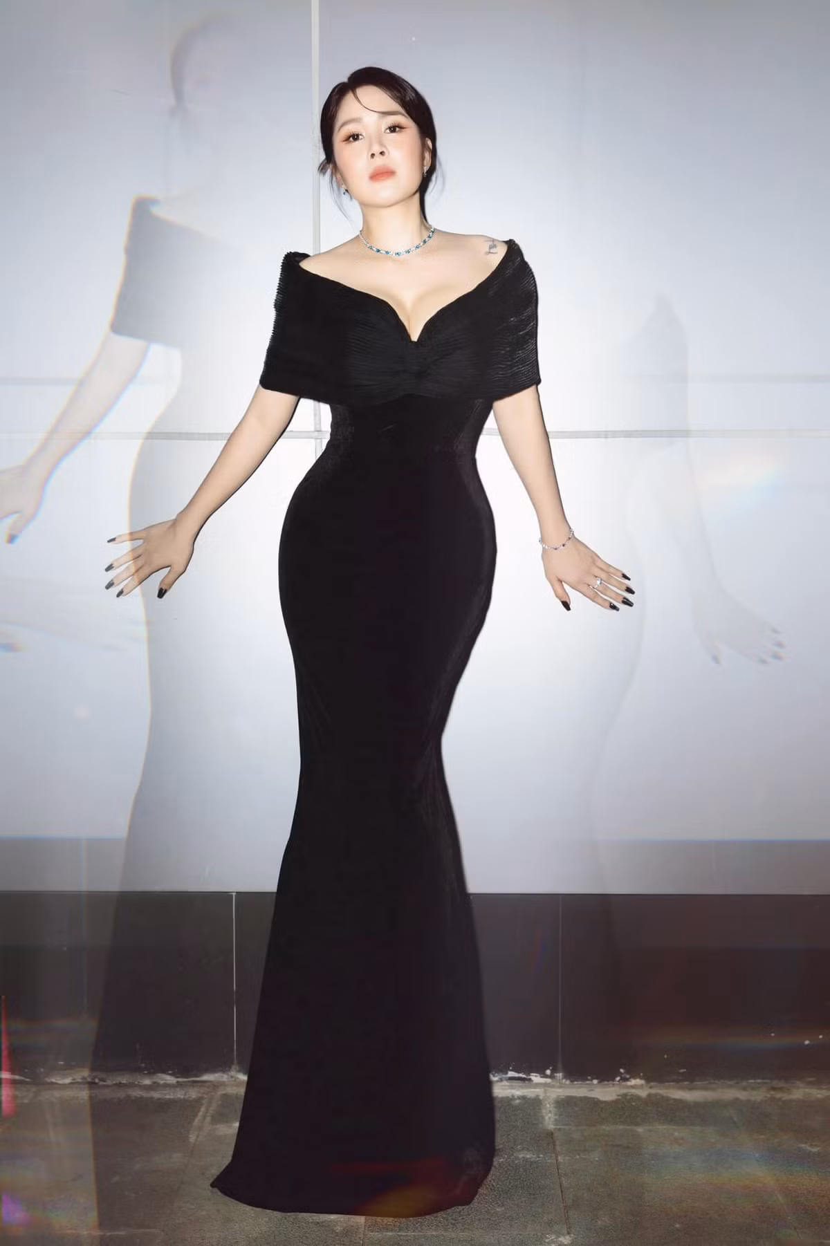 Có một người chồng tâm lý, yêu chiều vợ hết mực cũng là một trong những lý do giúp Lê Phương nhanh chóng lấy lại phong độ ngoại hình và ngày càng trẻ đẹp rạng ngời.