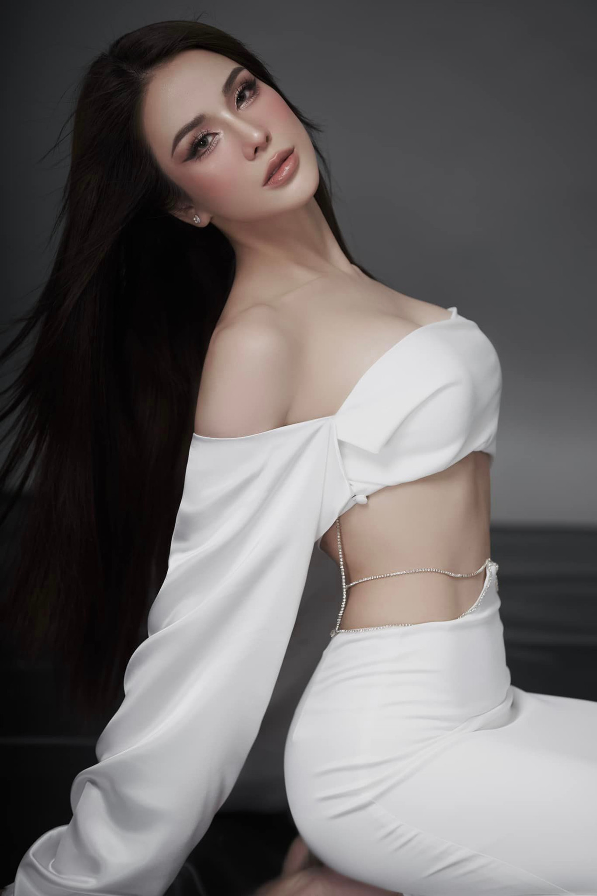 Tham gia show thực tế sau biến cố hôn nhân, bà mẹ hai con hot nhất nhì Vbiz quan niệm: “Hào quang rồi cũng sẽ nhạt nhoà, nhan sắc không tồn tại mãi, thời gian thì vẫn cứ trôi. Thứ duy nhất luôn mới mẻ và đẹp đẽ chỉ là ký ức”.