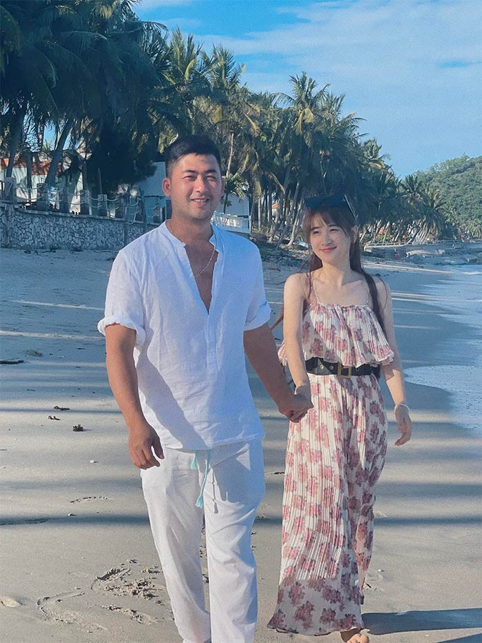 Vợ nam diễn viên "Biệt dược đen" sở hữu vóc dáng cao, thanh mảnh, làn da trắng.