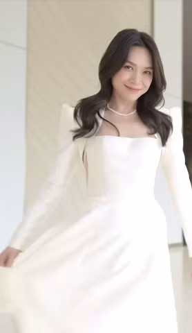 Trên trang cá nhân của mình, Mỹ Tâm cũng đăng ảnh "thả thính": "Hình như nhiều bạn đang tìm kiếm cô gái này phải không?".