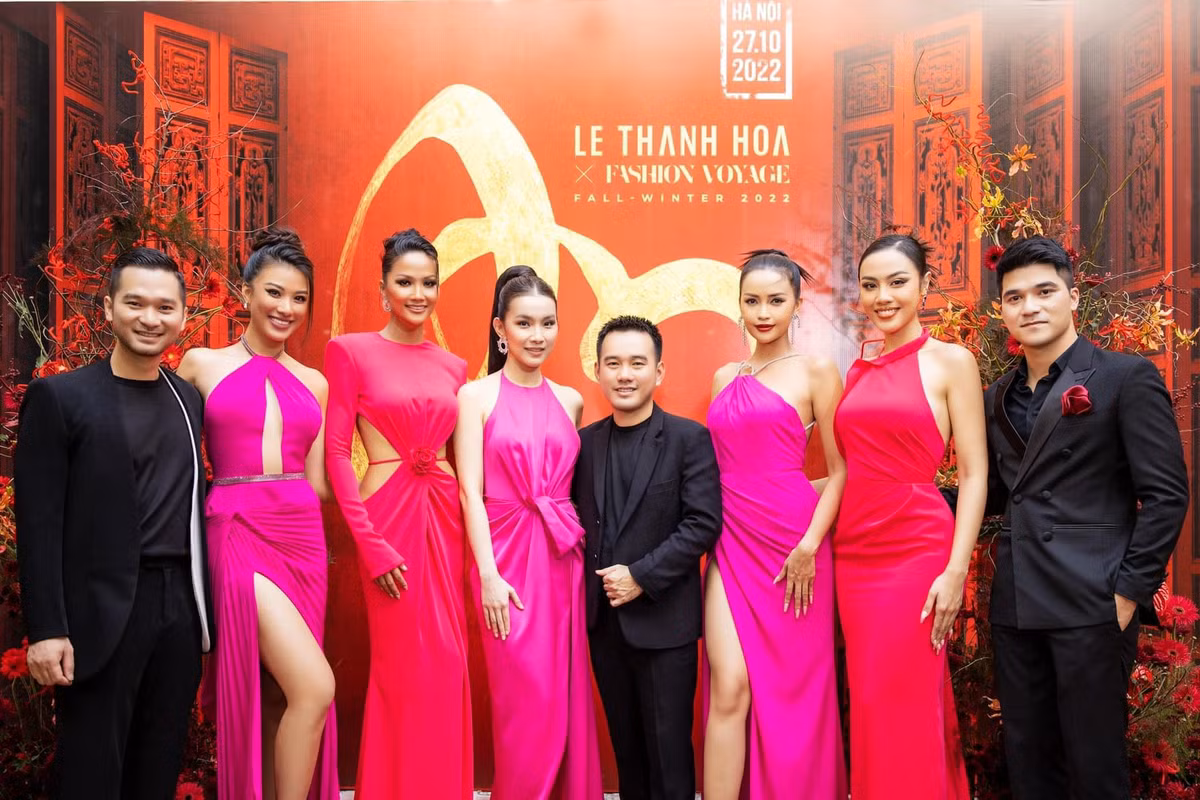 Rút khỏi showbiz và gần như "ở ẩn" nên Hoa hậu Hoàn vũ Việt Nam 2008 chỉ hiếm hoi xuất hiện trong những sự kiện thời trang của những người bạn thân.