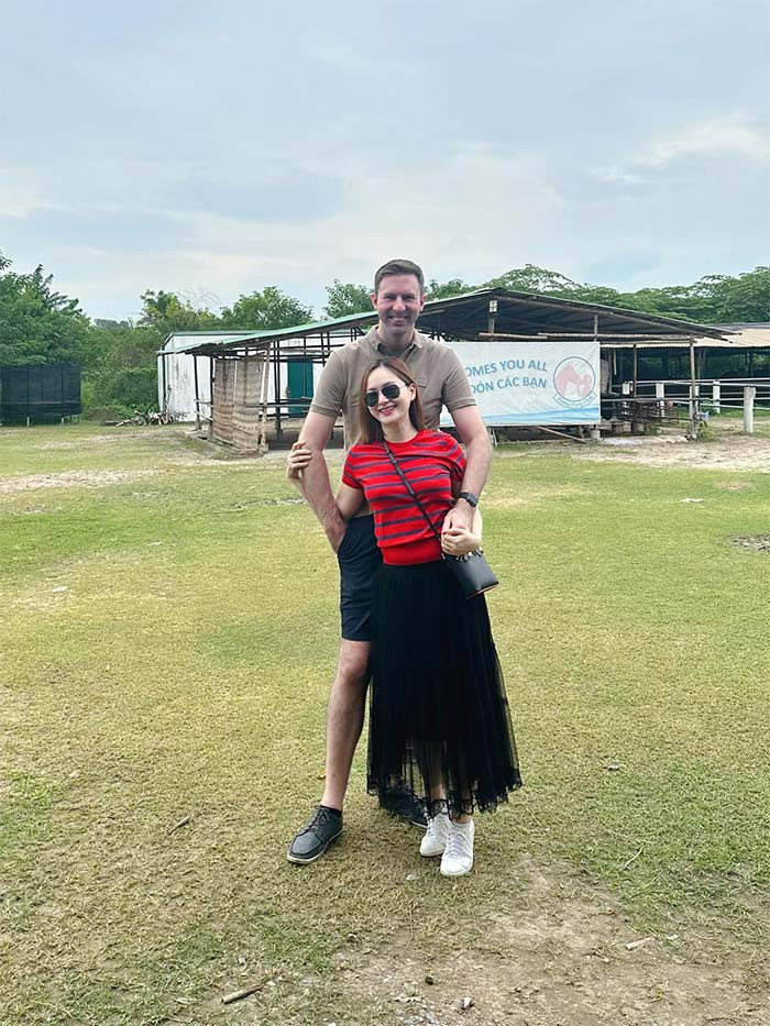 Cuộc sống hôn nhân hạnh phúc bên chồng Tây khiến Lan Phương luôn rạng ngời và trẻ hơn so với tuổi thật.