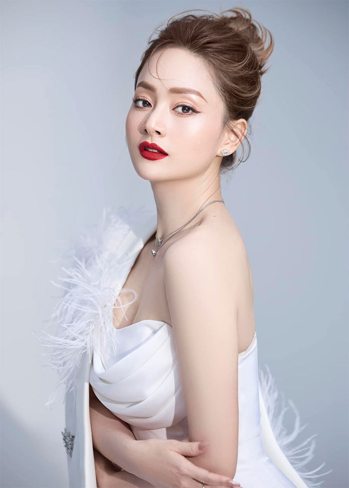 Mỗi khi lên đồ đi dự sự kiện, Lan Phương lại càng tỏa sáng và quyến rũ hơn.