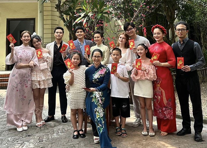 Nữ diễn viên sinh năm 1983 phát hiện mình có thai lần hai khi đang quay những tập cuối của phim "Gia đình mình vui bất thình lình". (Ảnh: FBNV)