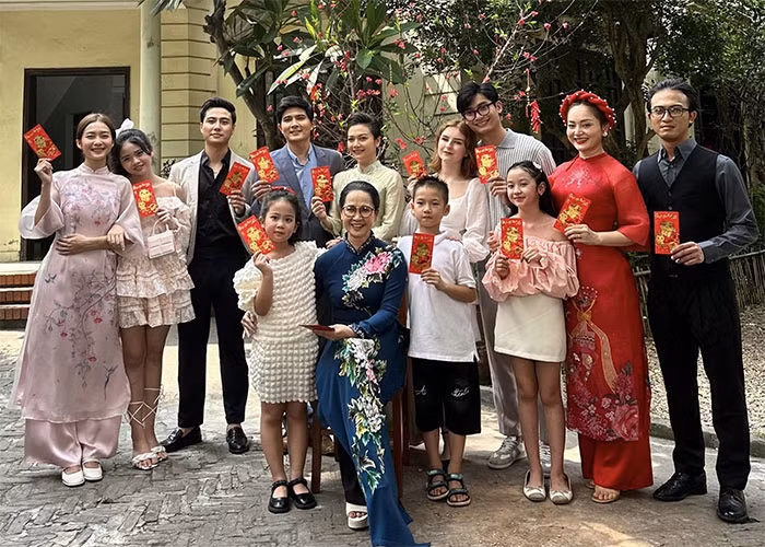 Nữ diễn viên sinh năm 1983 phát hiện mình có thai lần hai khi đang quay những tập cuối của phim "Gia đình mình vui bất thình lình". (Ảnh: FBNV)