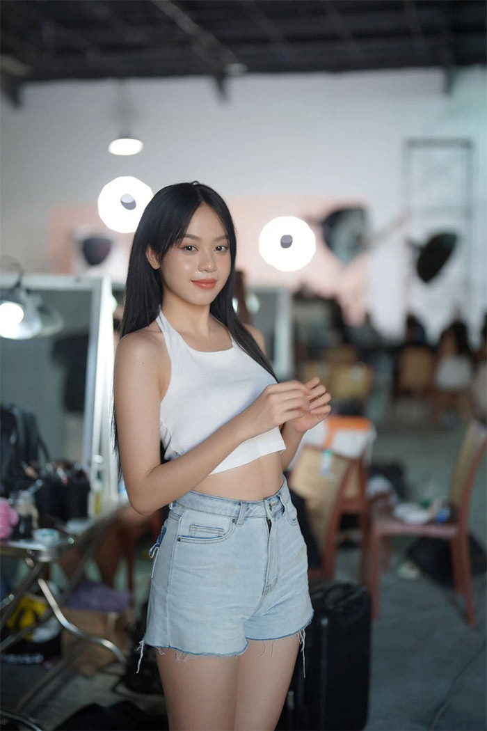 Đời thường, Thanh Thủy giản dị như nhiều cô gái tuổi đôi mươi khác nhưng thần thái và body đẹp khiến cô luôn nổi bật.