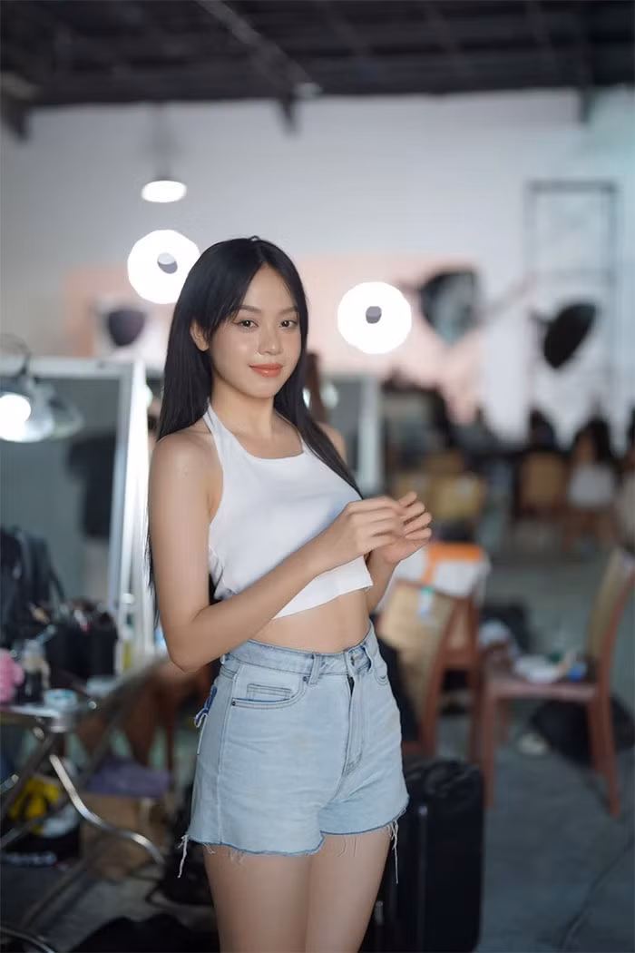 Đời thường, Thanh Thủy giản dị như nhiều cô gái tuổi đôi mươi khác nhưng thần thái và body đẹp khiến cô luôn nổi bật.