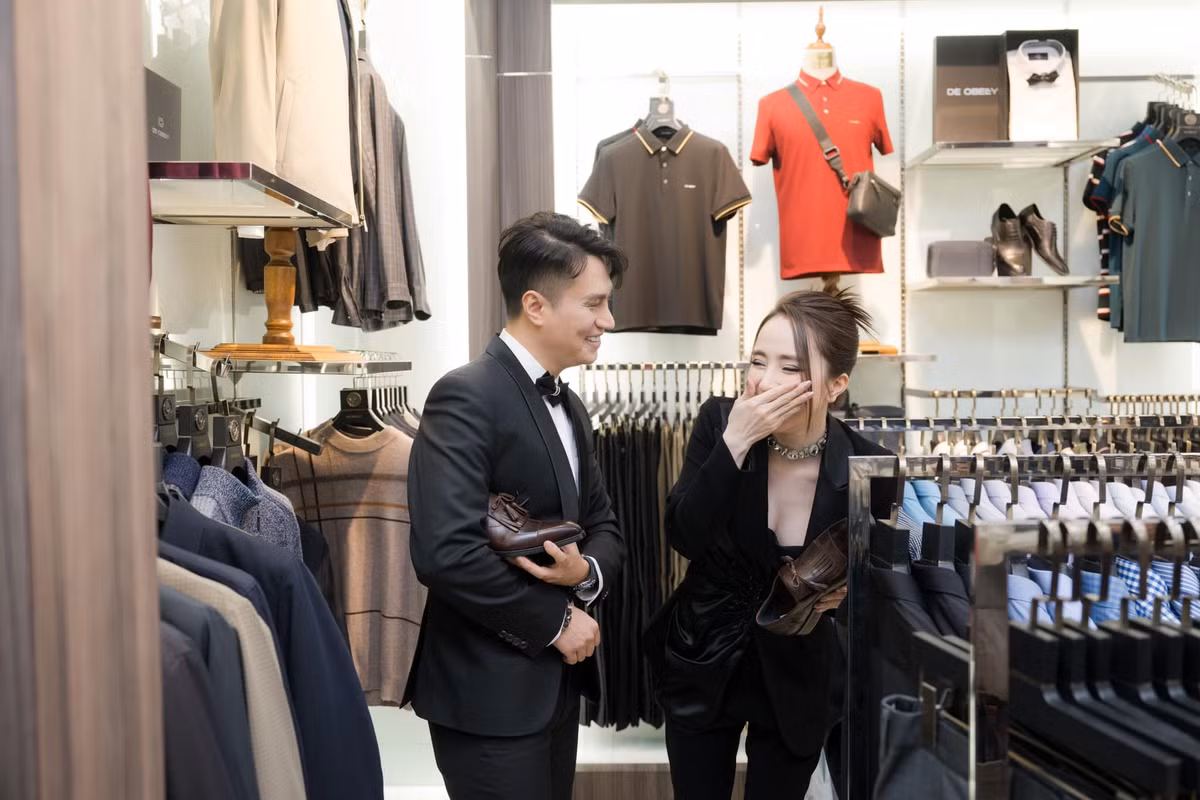 Cặp đôi xuất hiện cùng nhau trong nhiều sự kiện hay các cuộc đi chơi của nhóm bạn.