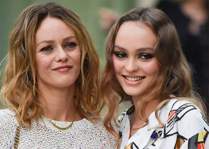 Lily-Rose Depp, 23 tuổi, là con gái của Johnny Depp và nữ ca sĩ Vanessa Paradis. (Ảnh: HelloMagazine)
