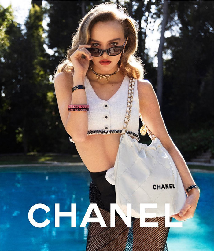 Nối gót người mẹ nổi tiếng, Lily trở thành người mẫu và là một trong những "nàng thơ" của nhà thiết kế nổi tiếng thế giới Karl Lagerfeld. (Ảnh: Instagram)