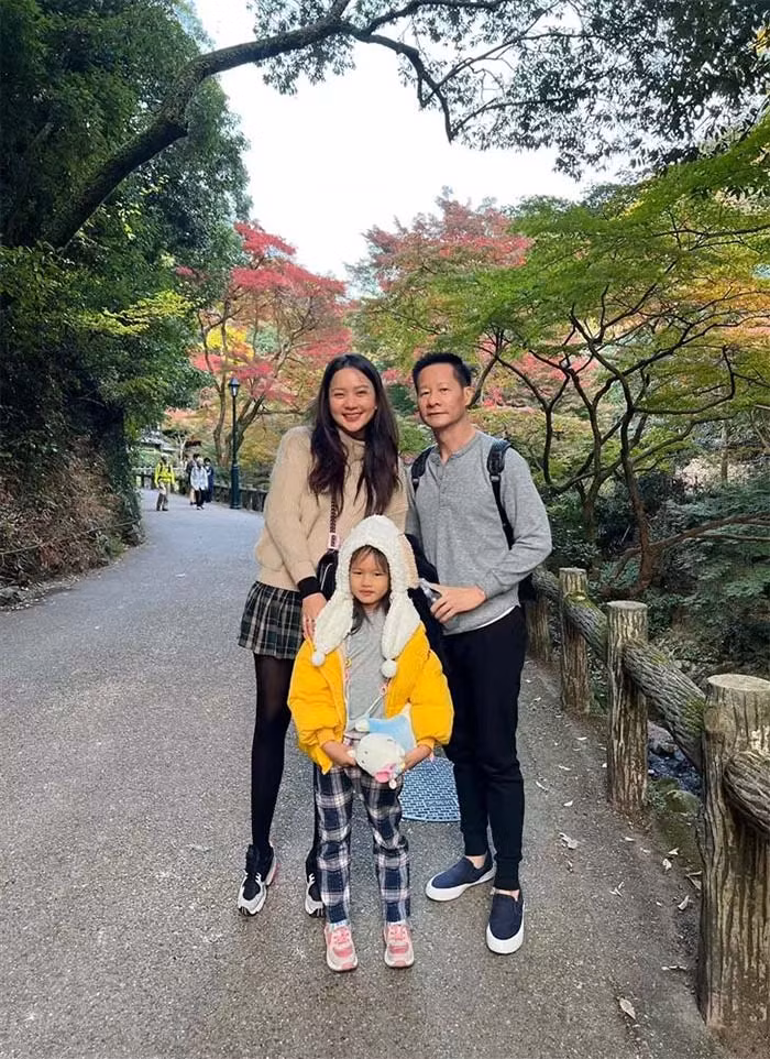 Hơn vợ 26 tuổi, đại gia Đức An rất chiều chuộng Phan Như Thảo. Anh thường xuyên vào bếp nấu những món ngon cho vợ con ăn.