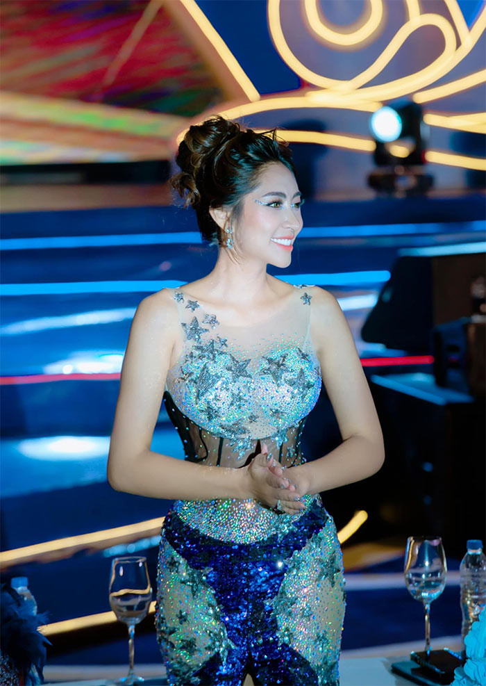 Đặng Thu Thảo tự tin khoe sắc vóc hoa hậu mỗi khi xuất hiện.