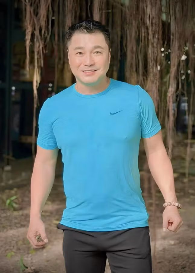 54 tuổi nhưng Lý Hùng vẫn độc thân. Nam diễn viên chia sẻ, anh coi chuyện hôn nhân là duyên phận, hiện tại chưa có vì anh chưa đủ duyên và hy vọng trong tương lai sẽ sớm có mái ấm riêng.