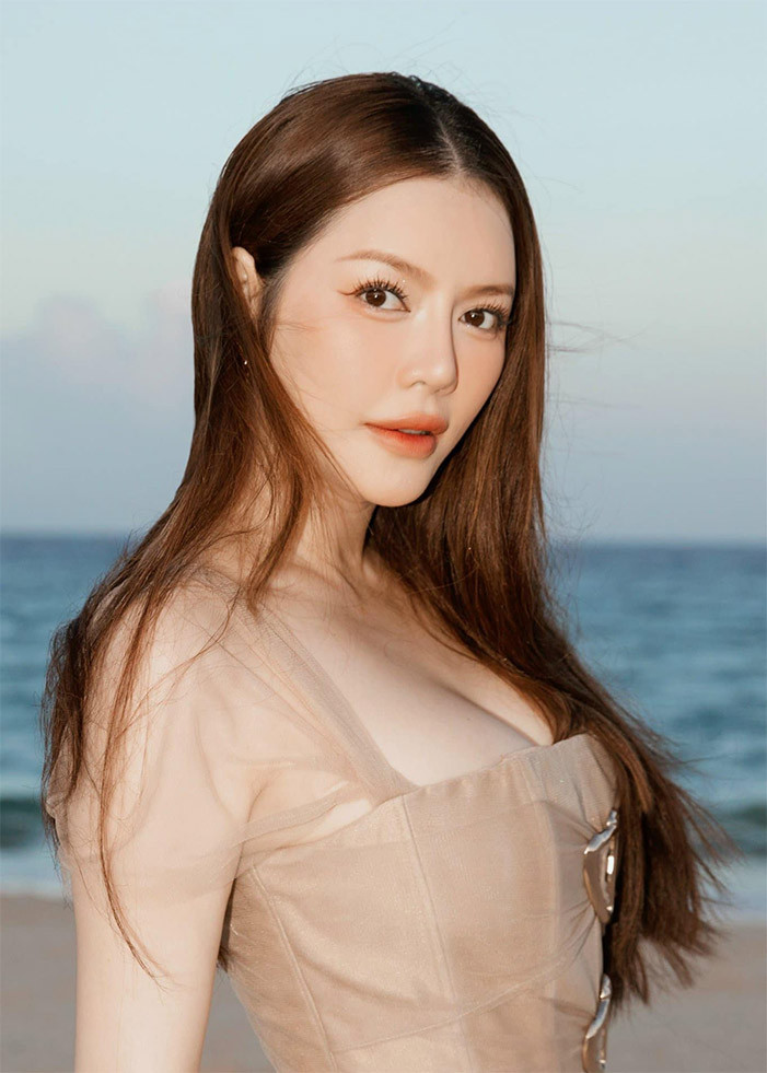 Ở tuổi 41, Lý Nhã Kỳ vẫn giữ được vóc dáng và nhan sắc trẻ trung xinh đẹp.