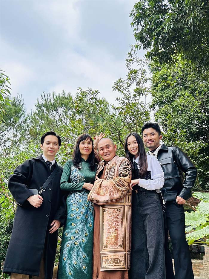 Mặc dù cả hai con đều không theo nghề của bố nhưng nam nghệ sĩ tôn trọng quyết định của con.