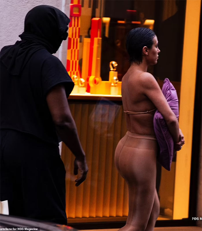 Hành vi của Kanye trong những tháng gần đây đã khiến bạn bè của Bianca cực kỳ lo ngại rằng cô đang bị người đàn ông 46 tuổi này thao túng. (Ảnh: NSS Magazine)