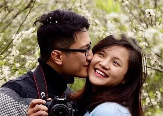 Thu Quỳnh từng có cuộc hôn nhân hạnh phúc bên Chí Nhân. Tuy nhiên, hôn nhân của cặp đôi tan vỡ chỉ sau 1 năm chung sống và nguyên nhân do người thứ ba. Thu Quỳnh sống cùng con trai và tiếp tục theo đuổi nghiệp diễn xuất. (Ảnh: Tiền phong)