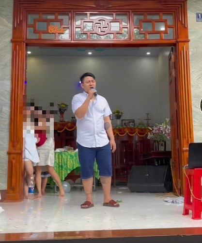 Hoài Lâm ngẫu hứng hát đám cưới, ngoại hình gây chú ý - Hình 2 Hoai Lam ngau hung hat dam cuoi, ngoai hinh gay chu y-Hinh-2