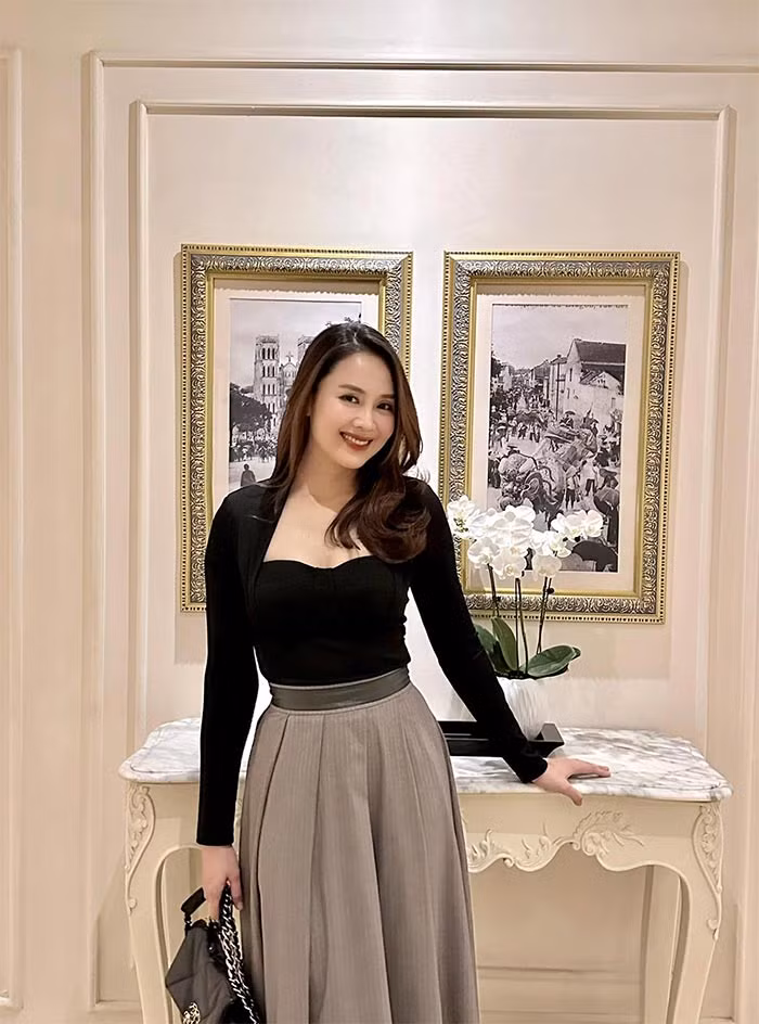 Đi chơi với bạn bè, gia đình hay đi sự kiện... Hồng Diễm luôn chọn cho mình phong cách thanh lịch.