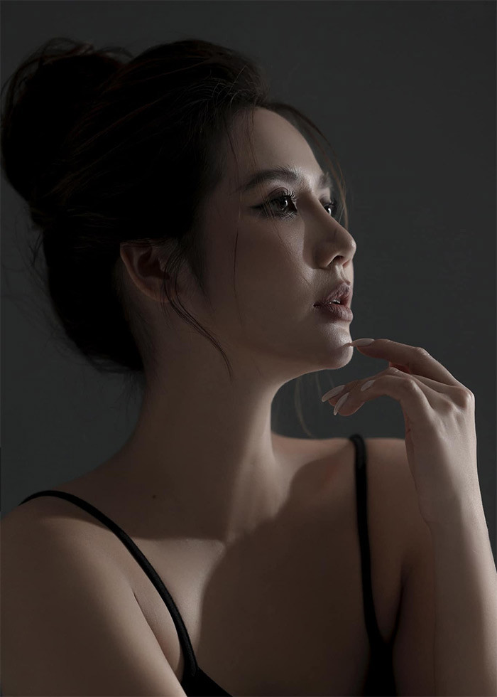 Người đẹp 33 tuổi được khen là ngày càng thăng hạng nhan sắc.