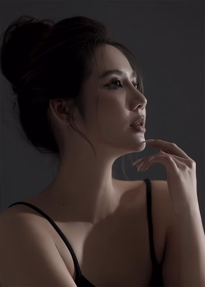 Người đẹp 33 tuổi được khen là ngày càng thăng hạng nhan sắc.