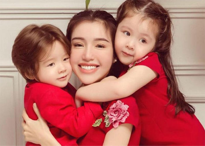 Hai con của Elly Trần mang dòng máu lai nên vẻ ngoài rất đáng yêu, xinh xắn.