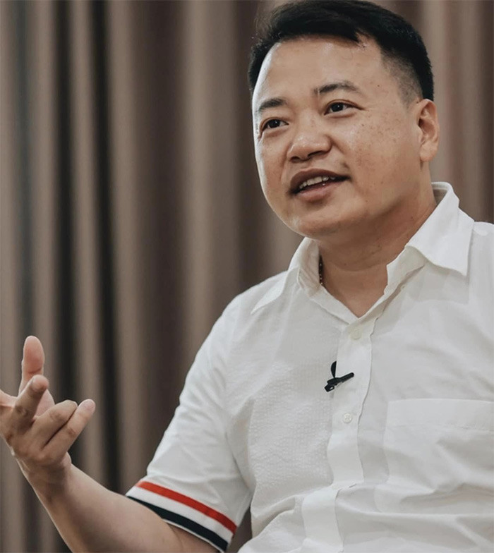 Ngày 9/5 vừa qua, Shark Bình thông báo đã chính thức ly hôn vợ là bà Đào Lan Hương. "Sau hơn 3 năm kể từ ngày ký đơn thuận tình ly hôn và hoàn tất phân chia tài sản, đến nay tôi và vợ cũ đã thỏa thuận xong việc chia tài sản (bổ sung) và hoàn tất thủ tục giấy tờ ly hôn", nam doanh nhân cho biết. (Ảnh: FBNV)