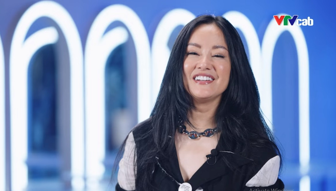 Sau gần 2 năm cùng hai con theo người yêu sang Pháp sống, Hồng Nhung quyết định trở về Việt Nam để tham gia "Chị đẹp đạp gió rẽ sóng". Ảnh cắt clip VTV/Yeah1.