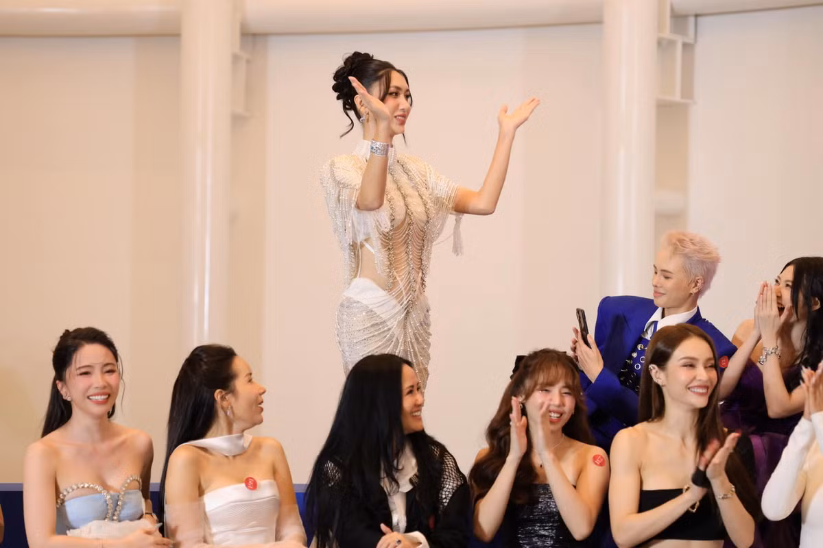 Là mảnh ghép đặc biệt trong dàn 30 nữ nghệ sĩ tham gia "Chị đẹp đạp gió rẽ sóng", Lynk Lee được nhận xét không thua kém các "chị đẹp" khác về thần thái lẫn sắc vóc đầy nữ tính.