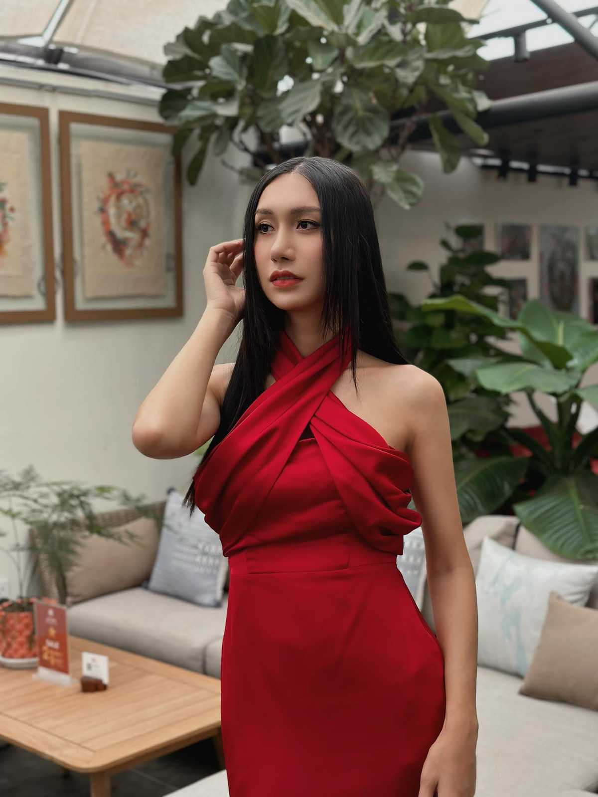 Đang hạnh phúc trong tình yêu cũng giúp Lynk Lee thêm xinh đẹp, rạng rỡ mỗi ngày.